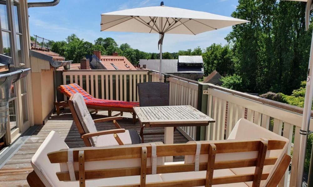 Loggiahaus Am Schloss, 5 Ferienwohnungen, Teils Mit Schloss- Und Seeblick Rheinsberg Exterior photo