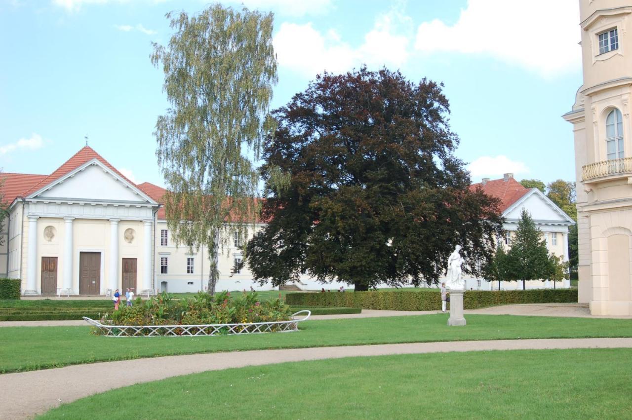 Loggiahaus Am Schloss, 5 Ferienwohnungen, Teils Mit Schloss- Und Seeblick Rheinsberg Exterior photo